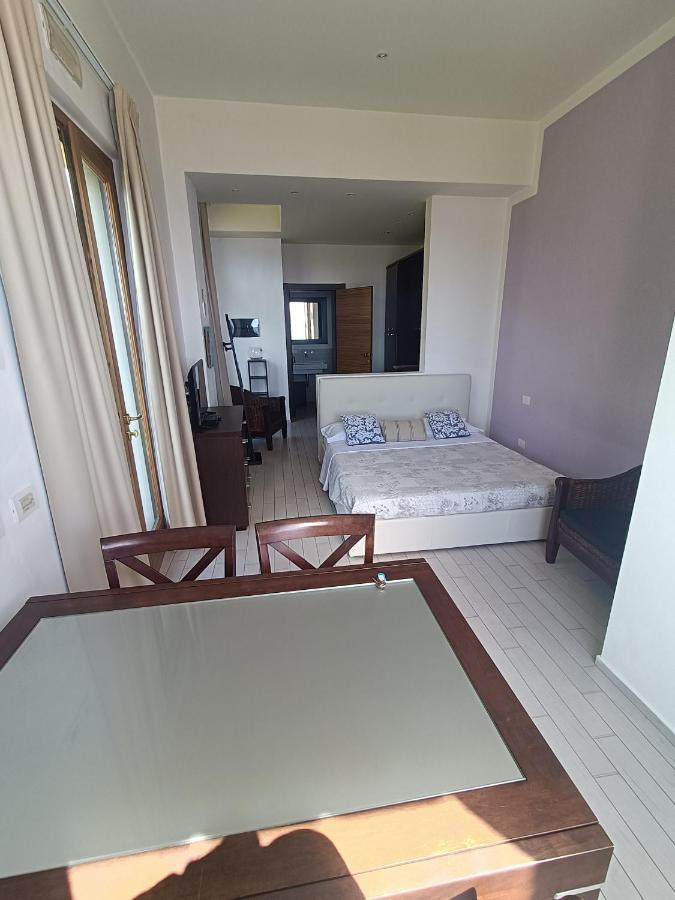 Cala Dei Mori Aparthotel Livorno Exteriör bild
