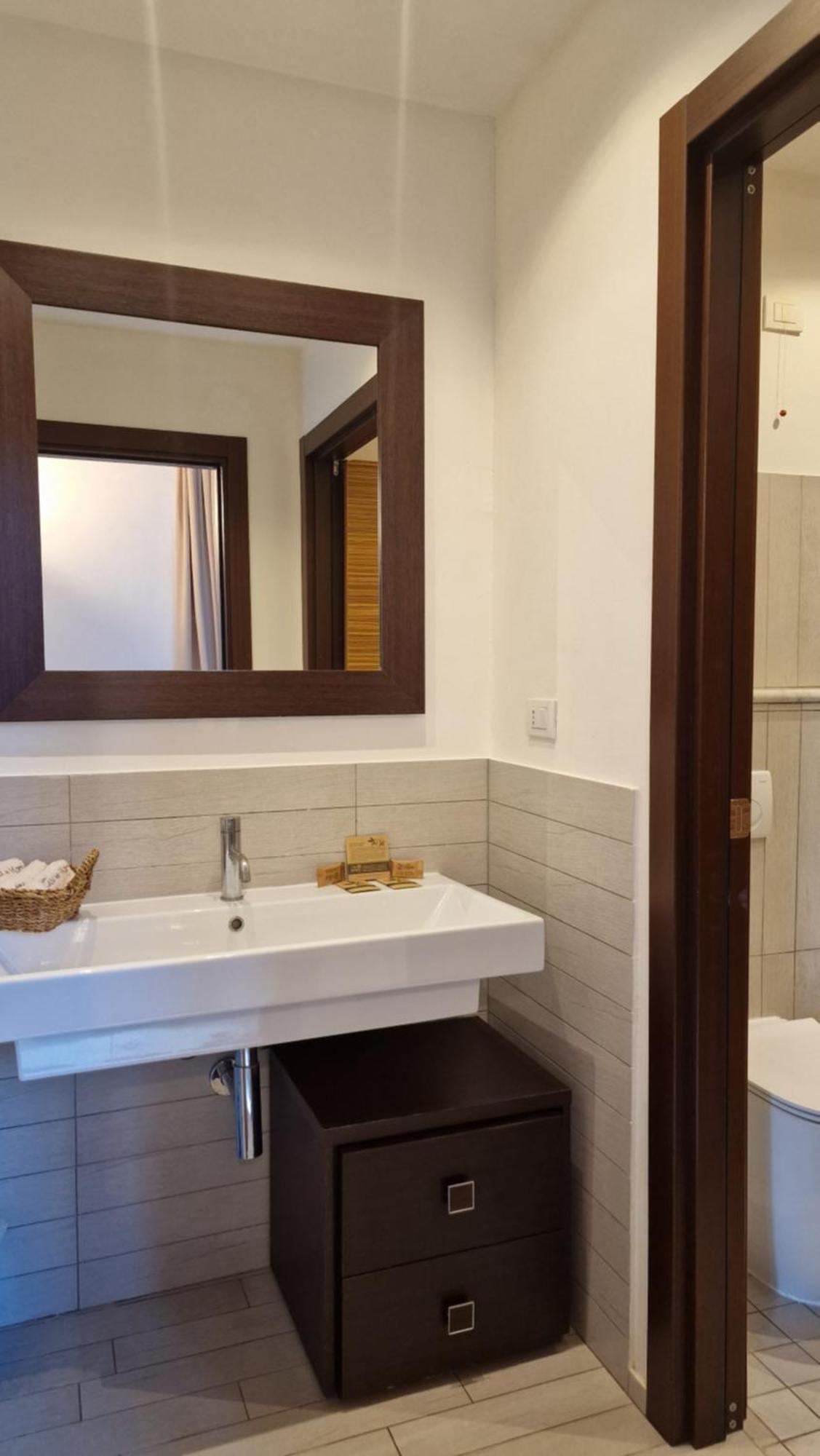 Cala Dei Mori Aparthotel Livorno Exteriör bild